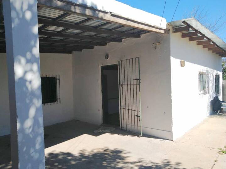 Casa en venta en Las Azucenas, 443, Mariano Acosta