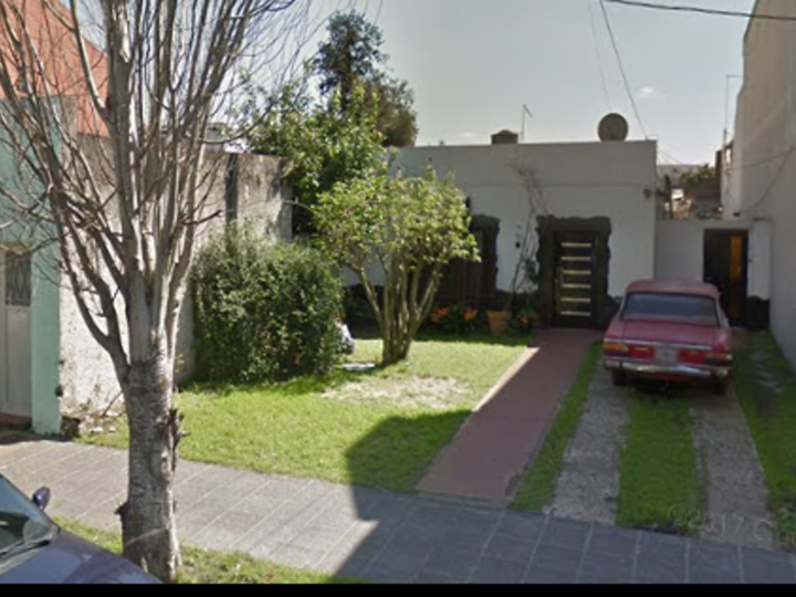 Casa en venta en 1999 Doctor Enrique Eizaguirre, 1999, Buenos Aires