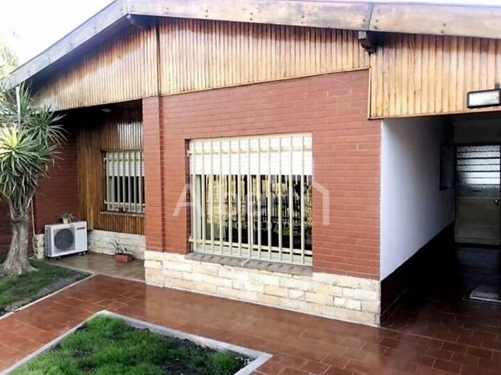 Casa en venta en Rivera Indarte, 129, Villa Luzuriaga